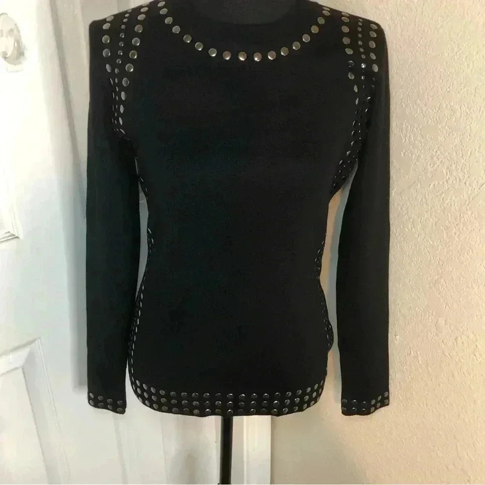 VENUS Women’s Black Long Sleeve Top with silver button accents M XL